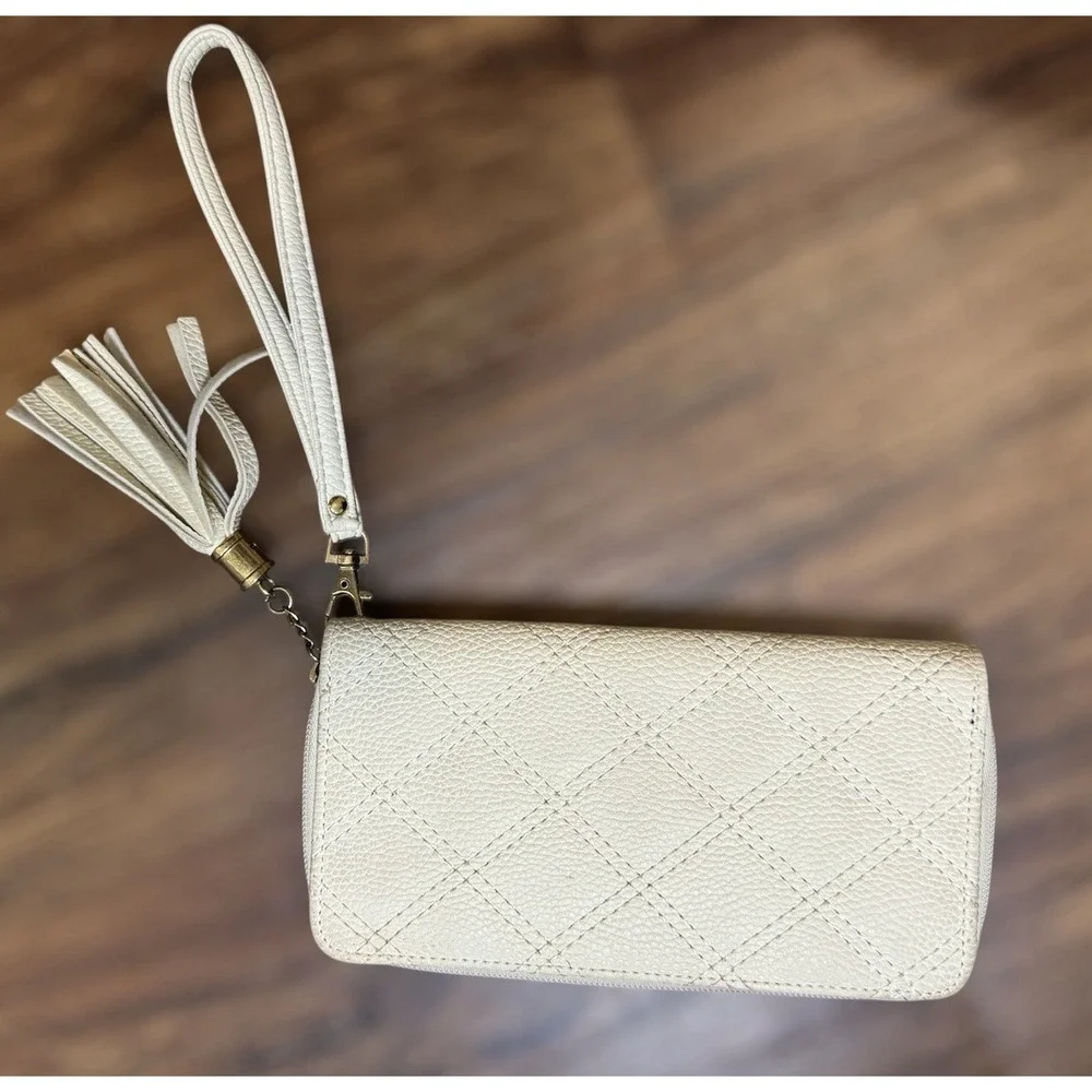 Beige Quilted Wristlet w/ Tassel – Faux Leather – Minor Stain‎